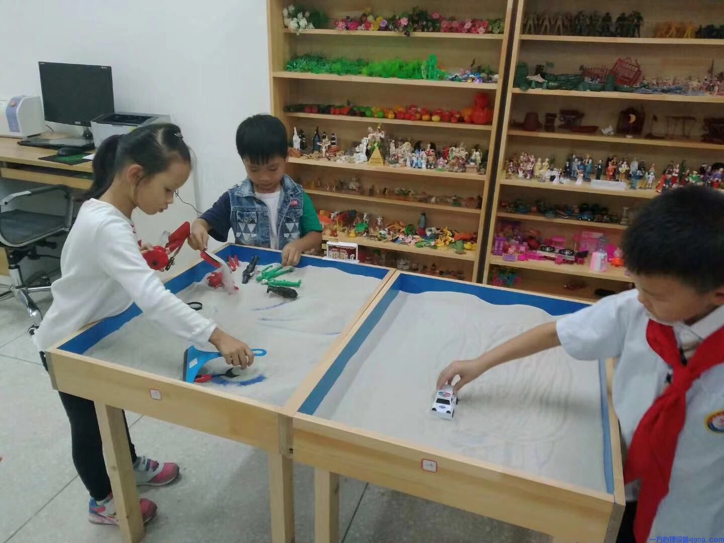 幼儿园心理沙盘游戏室怎么建设?配置清单(1) shapan-064.jpeg